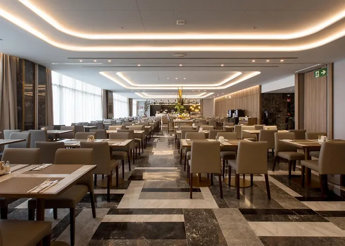 Hotel Giralda Center
